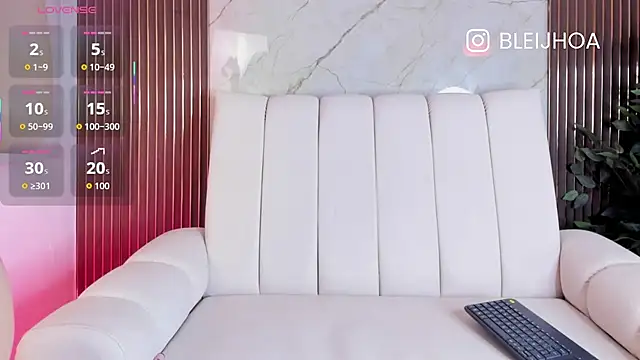 Snapshot of kenayfox chatting on 02-21-26, 02:35 kenayfox online show from 02-21-26, 02:35