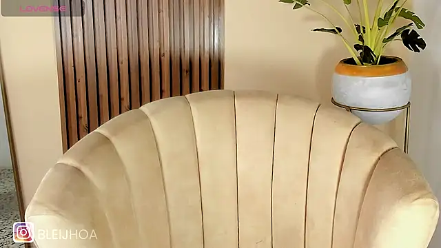 Snapshot of kenayfox chatting on 03-21-25, 05:21 kenayfox online show from 03-21-25, 05:21