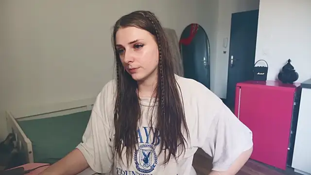 Snapshot of ce_leste__ chatting on 02-18-26, 09:28 ce leste online show from 02-18-26, 09:28