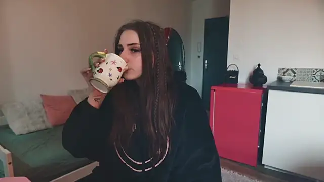 Snapshot of ce_leste__ chatting on 02-05-26, 02:35 ce leste online show from 02-05-26, 02:35