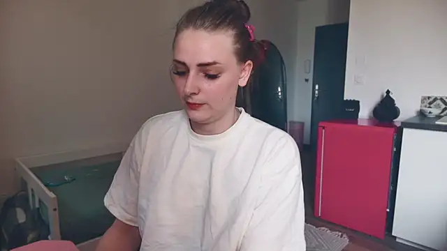 Snapshot of ce_leste__ chatting on 01-18-26, 11:35 ce leste online show from 01-18-26, 11:35