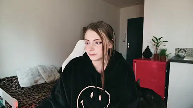 Snapshot of ce_leste__ chatting on 05-18-26, 10:42 ce leste online show from 05-18-26, 10:42