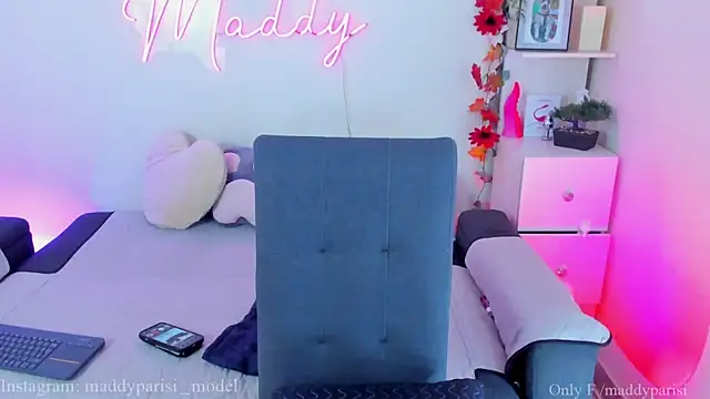 MaddyParisi online show from 05-20-26, 04:48