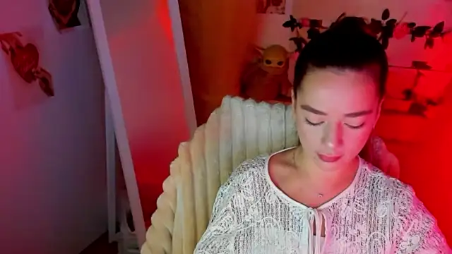 Snapshot of Bella_XO chatting on 06-25-26, 05:56 Bella XO online show from 06-25-26, 05:56