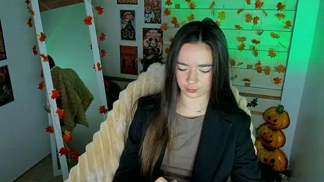 Bella XO online show from 10-24-25, 06:56