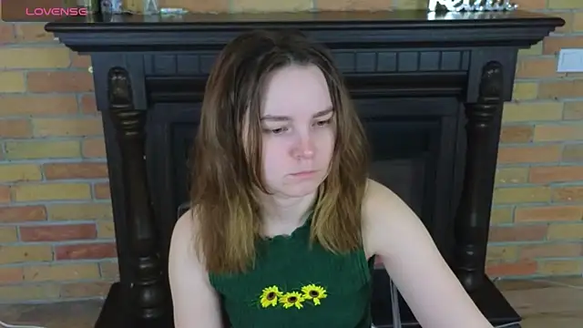 Snapshot of Ellie_Sunset chatting on 05-05-26, 07:00 Ellie Sunset online show from 05-05-26, 07:00