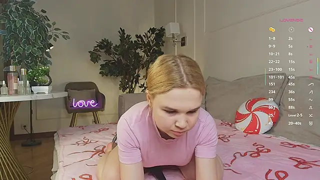 OdetteHarwick online show from 02-18-26, 08:11