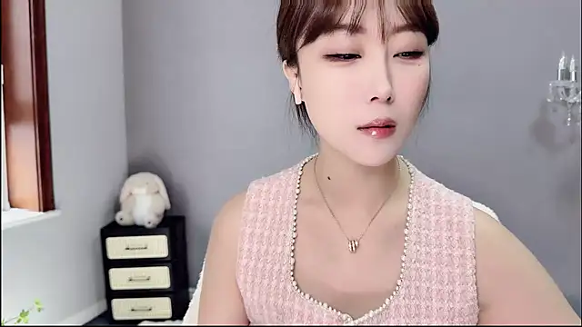 Snapshot of jingling666 chatting on 10-17-25, 12:25 jingling666 online show from 10-17-25, 12:25