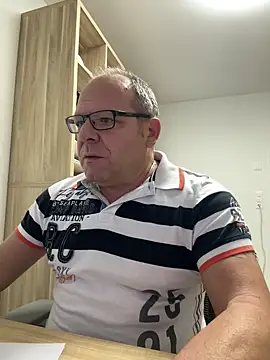 coupleLatinaLovers online show from 10-16-25, 05:16