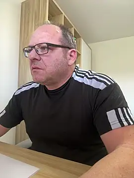 coupleLatinaLovers online show from 02-24-26, 11:11