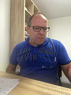 coupleLatinaLovers online show from 04-15-26, 07:25