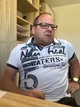 coupleLatinaLovers online show from 04-21-26, 07:26