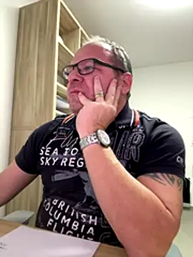 coupleLatinaLovers online show from 11-11-25, 06:19