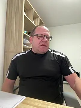 coupleLatinaLovers online show from 01-19-26, 08:18