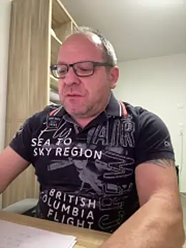 coupleLatinaLovers online show from 11-26-25, 06:24