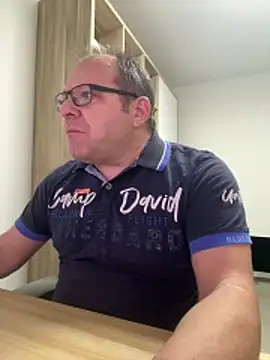 coupleLatinaLovers online show from 12-18-25, 05:56