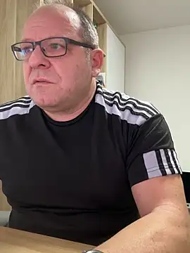 coupleLatinaLovers online show from 02-18-26, 07:28