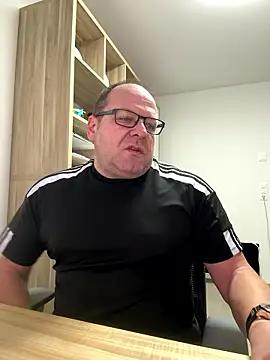 coupleLatinaLovers online show from 01-13-26, 06:39