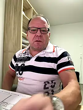 coupleLatinaLovers online show from 11-13-25, 06:17