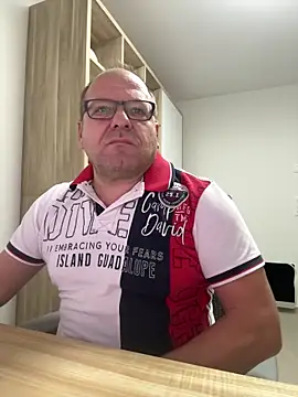 coupleLatinaLovers online show from 11-17-25, 05:55