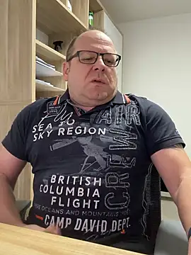 coupleLatinaLovers online show from 02-19-26, 06:10