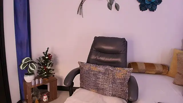 Saray M  online show from 12-15-25, 05:19