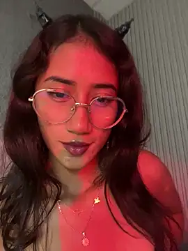 Snapshot of KaitlynLoveCam chatting on 05-07-26, 10:35 KaitlynLoveCam online show from 05-07-26, 10:35