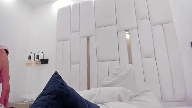 Snapshot of chloe_zulay chatting on 03-01-26, 02:11 chloe zulay online show from 03-01-26, 02:11