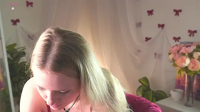 Snapshot of MaydaFoulk chatting on 04-19-26, 01:06 MaydaFoulk online show from 04-19-26, 01:06