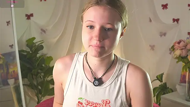 Snapshot of MaydaFoulk chatting on 06-07-26, 01:44 MaydaFoulk online show from 06-07-26, 01:44