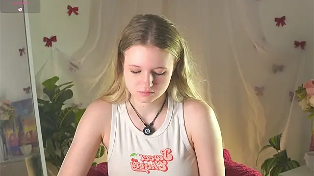 Snapshot of MaydaFoulk chatting on 05-27-26, 01:26 MaydaFoulk online show from 05-27-26, 01:26