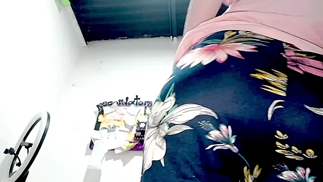 PetiteIvoryQueen19 online show from 10-03-25, 03:20