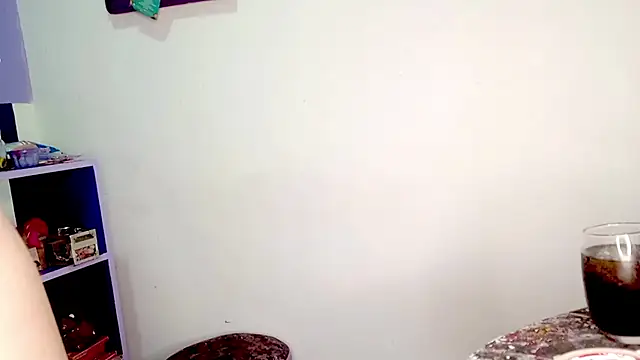 Snapshot of PetiteIvoryQueen19 chatting on 06-11-26, 05:15 PetiteIvoryQueen19 online show from 06-11-26, 05:15