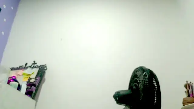 PetiteIvoryQueen19 online show from 03-24-26, 02:00