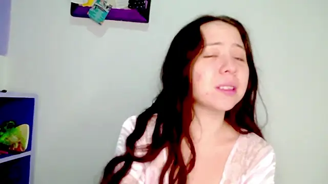 Snapshot of PetiteIvoryQueen19 chatting on 05-07-26, 05:01 PetiteIvoryQueen19 online show from 05-07-26, 05:01