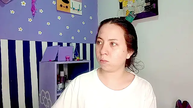 Snapshot of PetiteIvoryQueen19 chatting on 06-03-26, 05:30 PetiteIvoryQueen19 online show from 06-03-26, 05:30