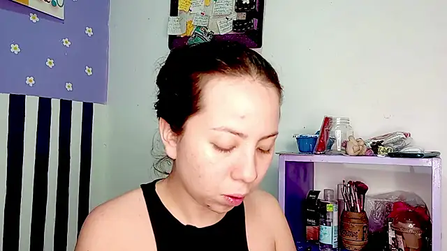 Snapshot of PetiteIvoryQueen19 chatting on 05-22-26, 05:16 PetiteIvoryQueen19 online show from 05-22-26, 05:16