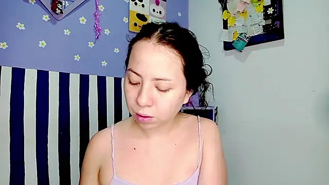 Snapshot of PetiteIvoryQueen19 chatting on 06-05-26, 07:25 PetiteIvoryQueen19 online show from 06-05-26, 07:25