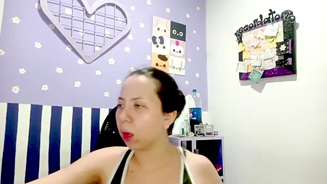 Snapshot of PetiteIvoryQueen19 chatting on 05-17-26, 04:23 PetiteIvoryQueen19 online show from 05-17-26, 04:23