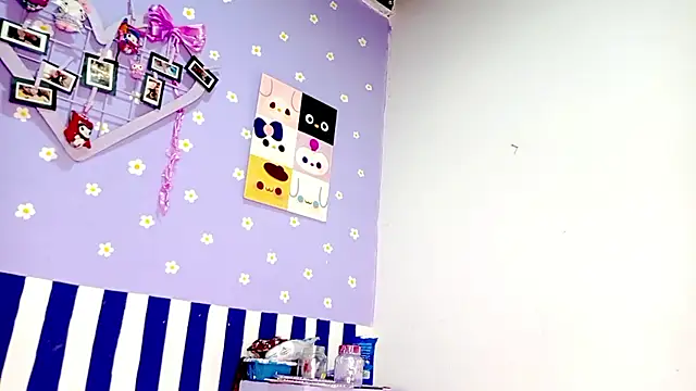 Snapshot of PetiteIvoryQueen19 chatting on 06-01-26, 12:22 PetiteIvoryQueen19 online show from 06-01-26, 12:22