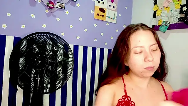 Snapshot of PetiteIvoryQueen19 chatting on 05-26-26, 05:16 PetiteIvoryQueen19 online show from 05-26-26, 05:16