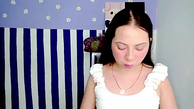 Snapshot of PetiteIvoryQueen19 chatting on 04-25-26, 04:26 PetiteIvoryQueen19 online show from 04-25-26, 04:26