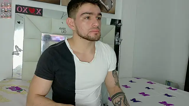 Snapshot of Sexy_Alejandro_ chatting on 02-24-25, 11:21 Sexy Alejandro online show from 02-24-25, 11:21