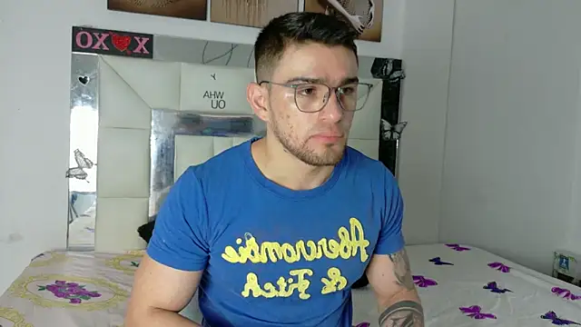Snapshot of Sexy_Alejandro_ chatting on 03-14-25, 11:34 Sexy Alejandro online show from 03-14-25, 11:34