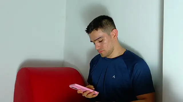 Snapshot of Sexy_Alejandro_ chatting on 05-14-26, 06:16 Sexy Alejandro online show from 05-14-26, 06:16