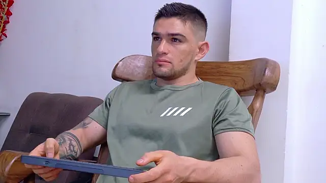 Sexy Alejandro  online show from 02-26-26, 01:00