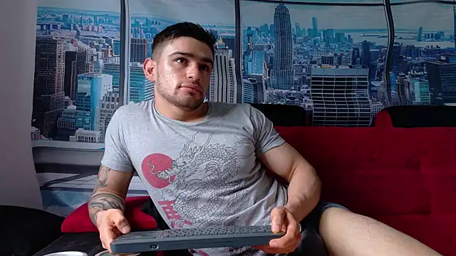 Snapshot of Sexy_Alejandro_ chatting on 03-17-25, 12:35 Sexy Alejandro online show from 03-17-25, 12:35