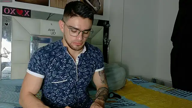 Snapshot of Sexy_Alejandro_ chatting on 02-19-25, 11:17 Sexy Alejandro online show from 02-19-25, 11:17