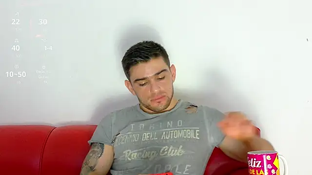 Snapshot of Sexy_Alejandro_ chatting on 09-13-25, 11:32 Sexy Alejandro online show from 09-13-25, 11:32