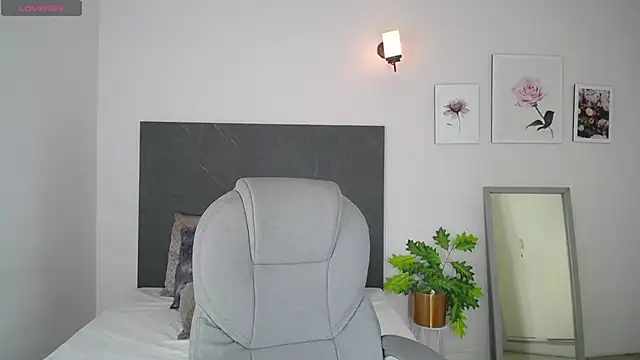 adhara cortez online show from 10-22-25, 08:30